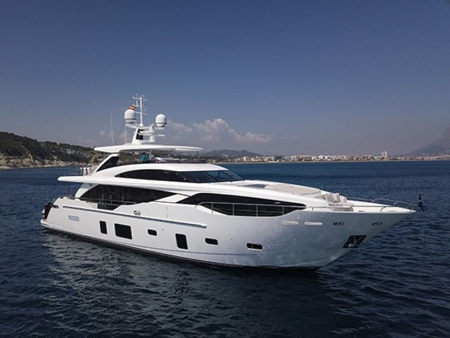 NEW CENTRAL AGENCY - PRINCESS 30M "BANDAZUL"